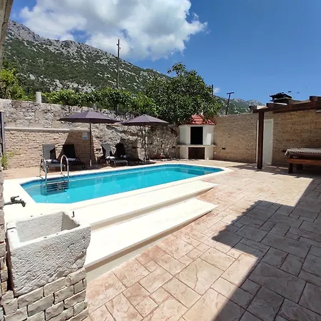 Stone Paradise 2 شقة Čisla